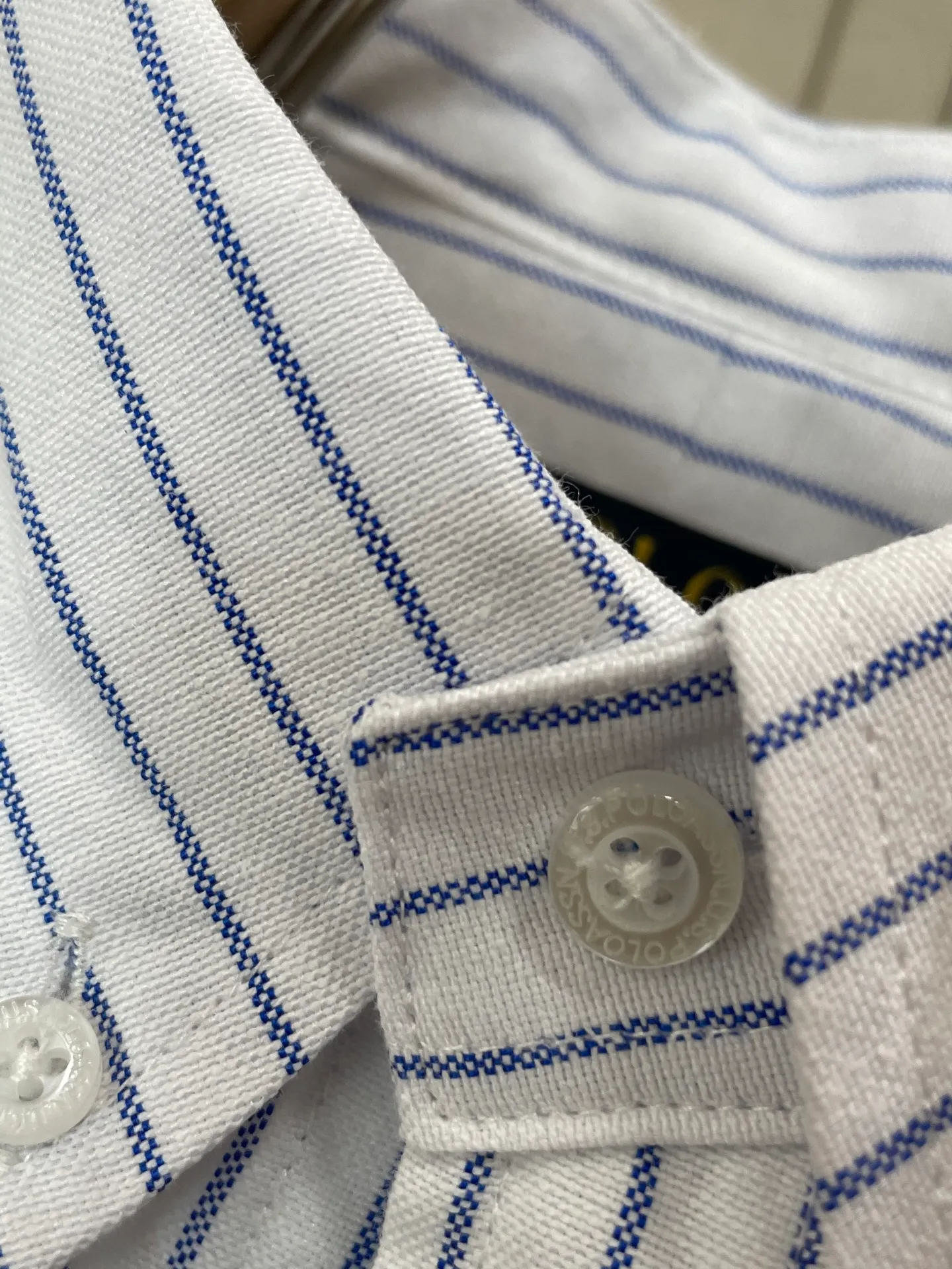 P220 🌸🌸🌸 POLO Ralph Lauren [High Quality] Classic shirt! The classic casual shirt made of pure cotton Oxford cloth has a unique design. It has a simple, clean and classic silhouette design. It is a versatile style that can be switched at will. The fabric feels soft and delicate, highly breathable, and is close to the skin and comfortable to wear. It can be worn alone as an inner layer. Its versatile performance is beyond your imagination! The upper body of the ready-to-wear is simple and classic yet elegant! Size:M-XXL